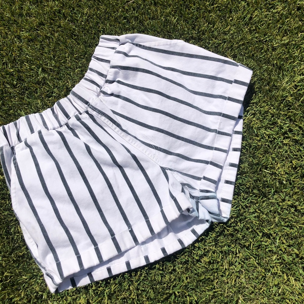 Meduim Rise paper bag shorts !